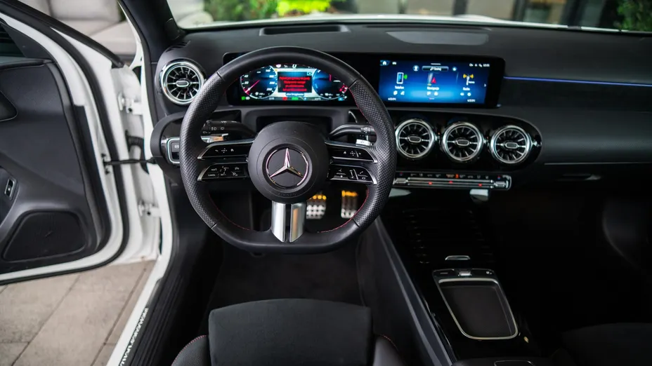 MERCEDES-BENZ A Klasa A 250 e PHEV AMG Line 8G-DCT