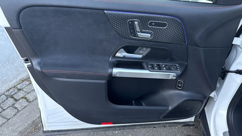 MERCEDES-BENZ GLB GLB 220 d 4-Matic AMG Line 8G-DCT