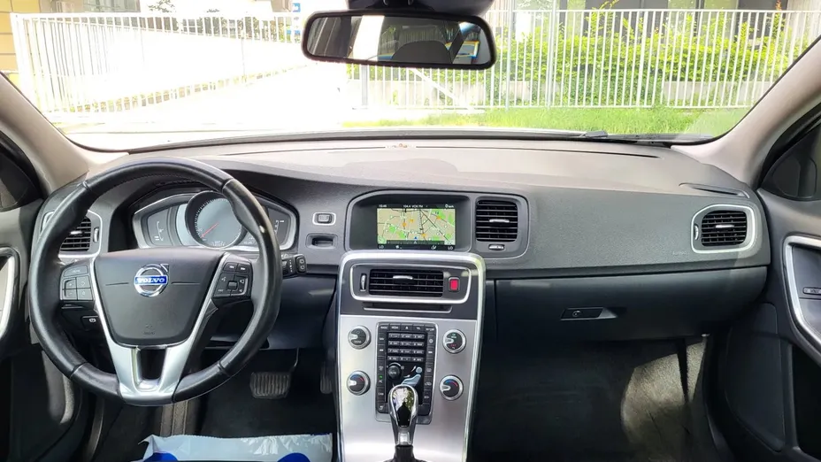VOLVO V60 -