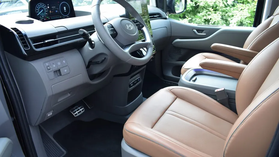 HYUNDAI Staria Staria 1.6 T-GDI HEV Luxury aut