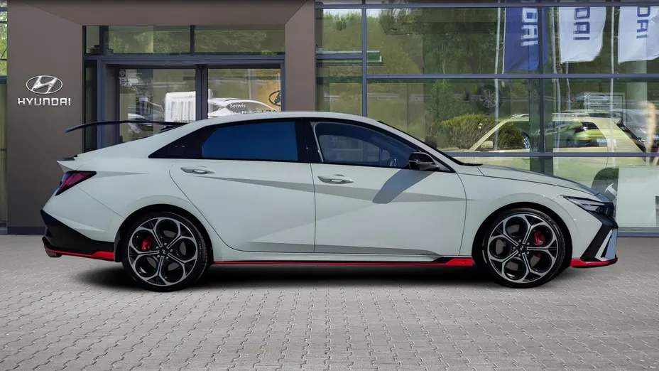 HYUNDAI Elantra -