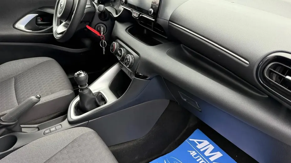 TOYOTA Yaris -