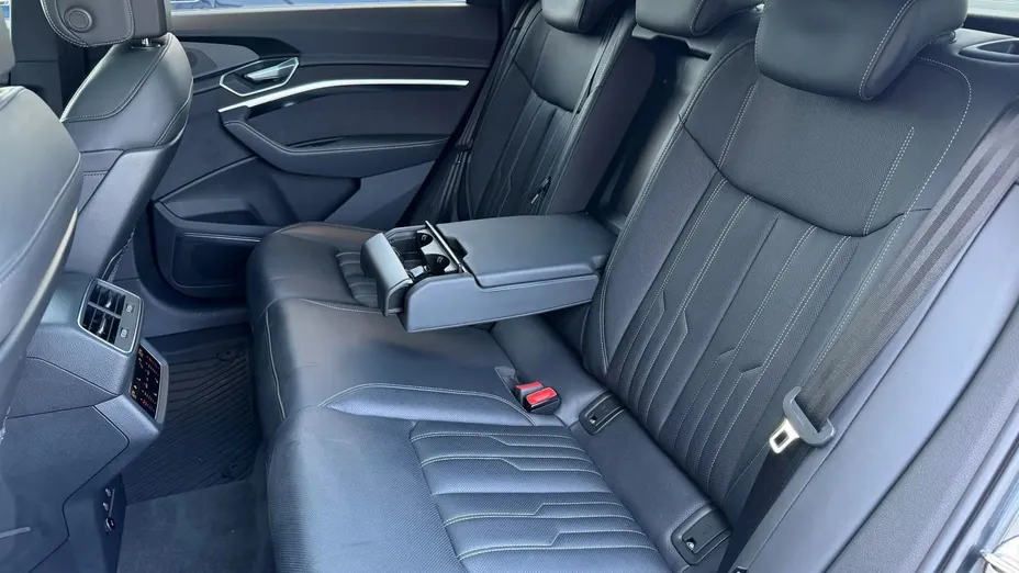 AUDI e-tron -