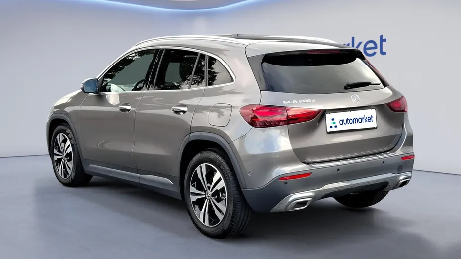 MERCEDES-BENZ GLA GLA 200 d Progressive 8G-DCT