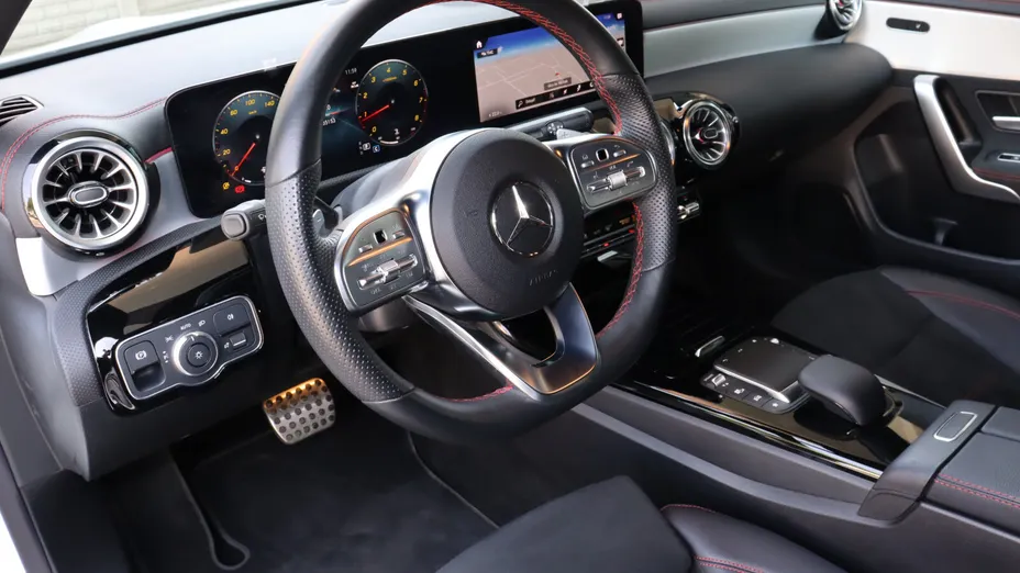 MERCEDES-BENZ CLA CLA 200 AMG Line 7G-DCT