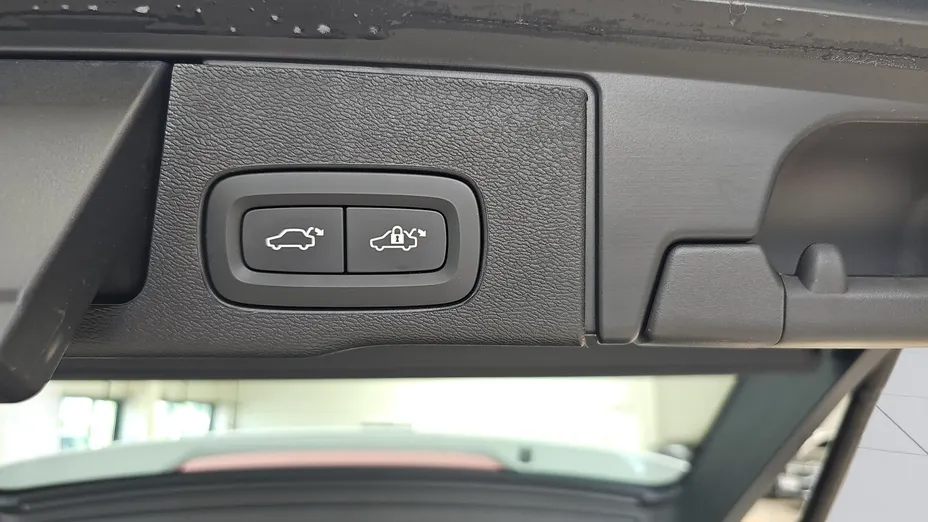 VOLVO XC60 XC60 B5 B AWD Plus Dark aut