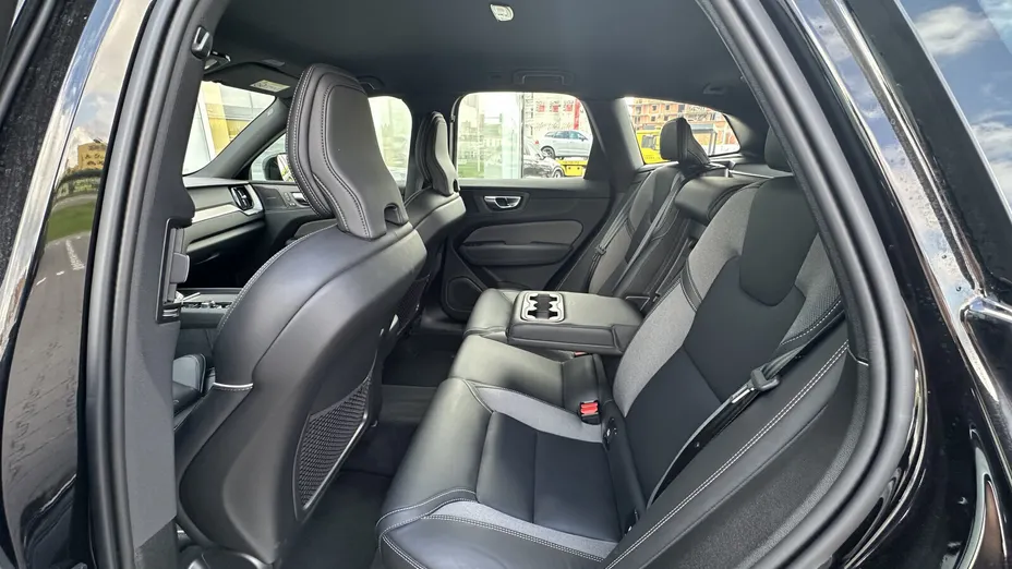 VOLVO XC60 XC60 B5 B AWD Plus Black Edition aut