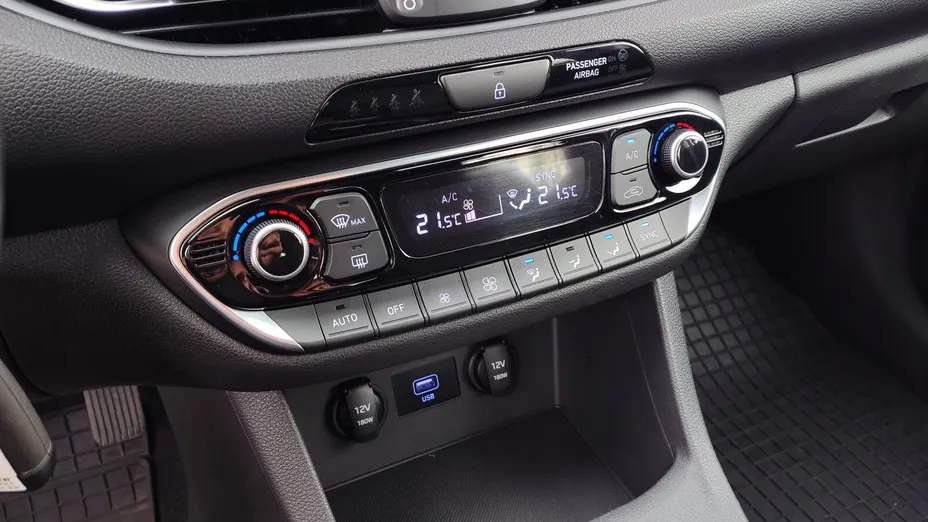HYUNDAI i30 i30 1.5 DPI Smart