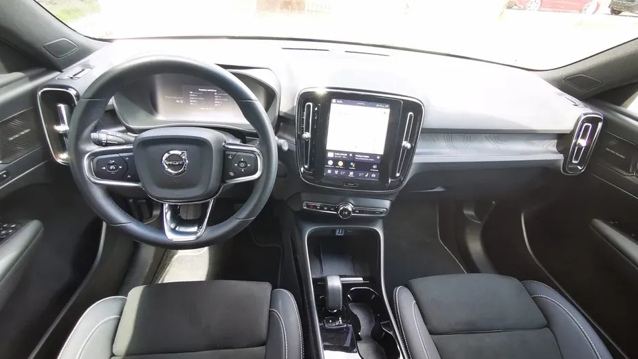 VOLVO XC40 -