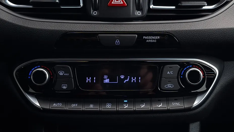 HYUNDAI i30 i30 1.0 T-GDI Smart DCT