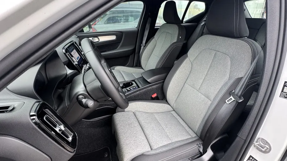 VOLVO XC40 XC40 B3 Plus Dark aut