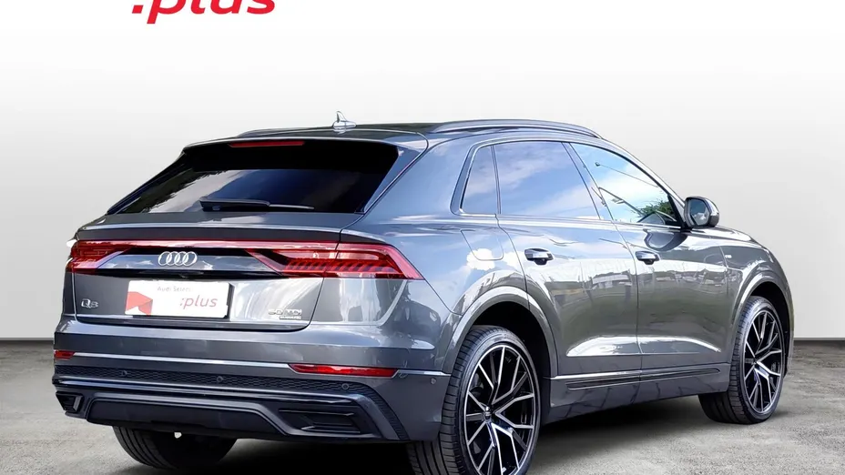 AUDI Q8 -