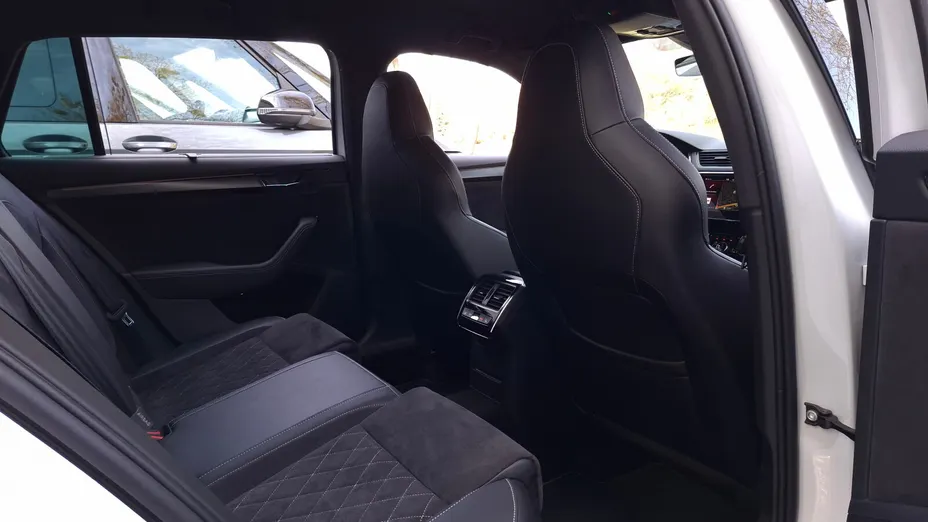 SKODA Superb Superb 2.0 TDI SCR Sportline DSG