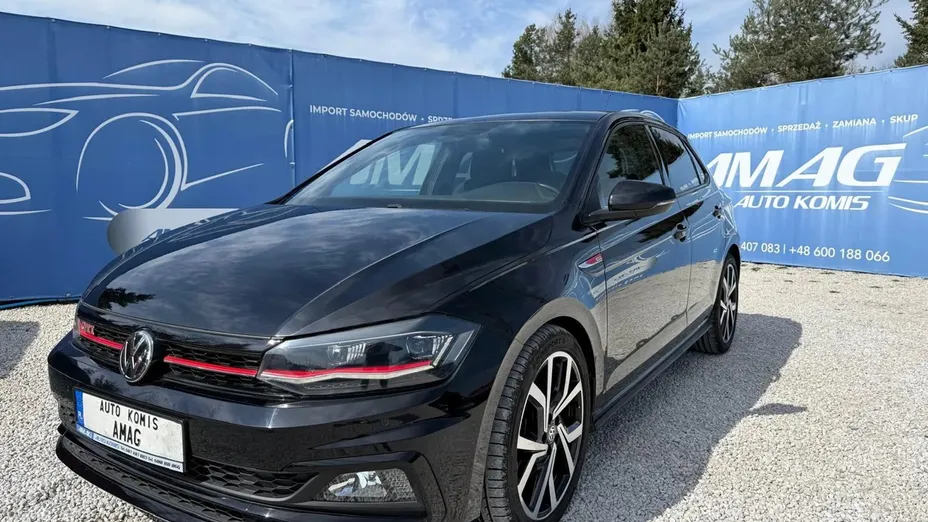 VOLKSWAGEN Polo -