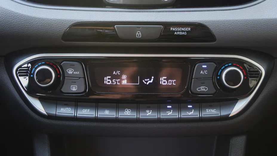 HYUNDAI i30 i30 1.5 T-GDI 48V Smart DCT