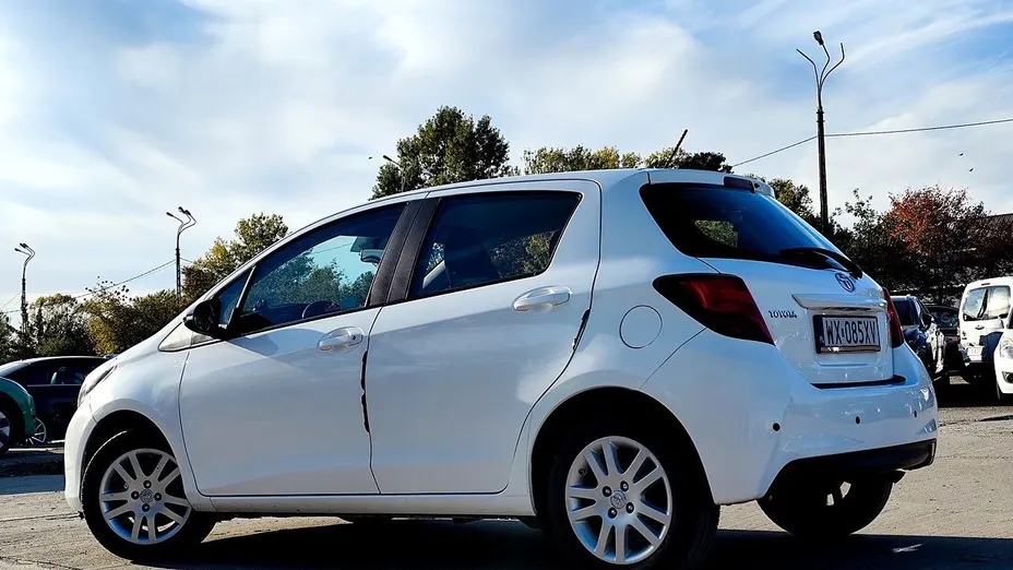 TOYOTA Yaris -