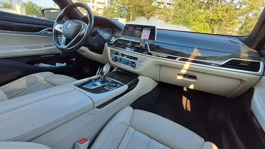 BMW Seria 7 740Li