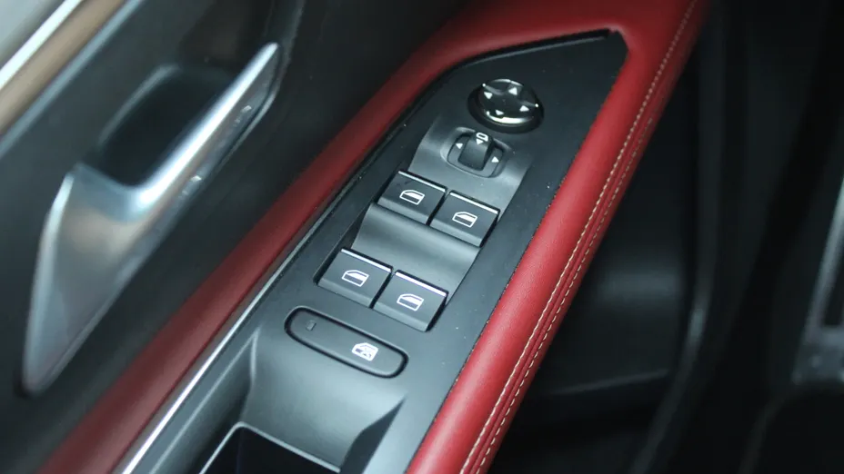 PEUGEOT 5008 5008 1.6 PureTech GT S&S EAT8