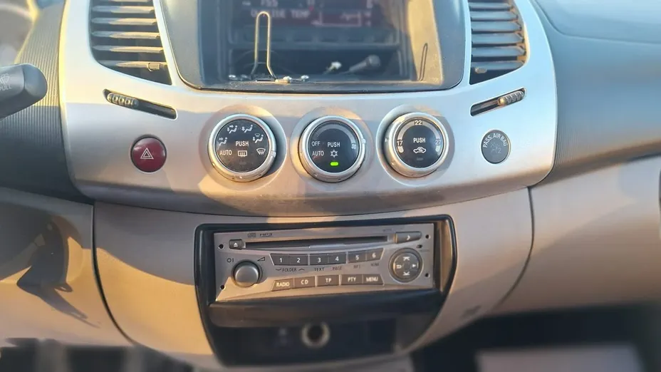 MITSUBISHI L 200 -