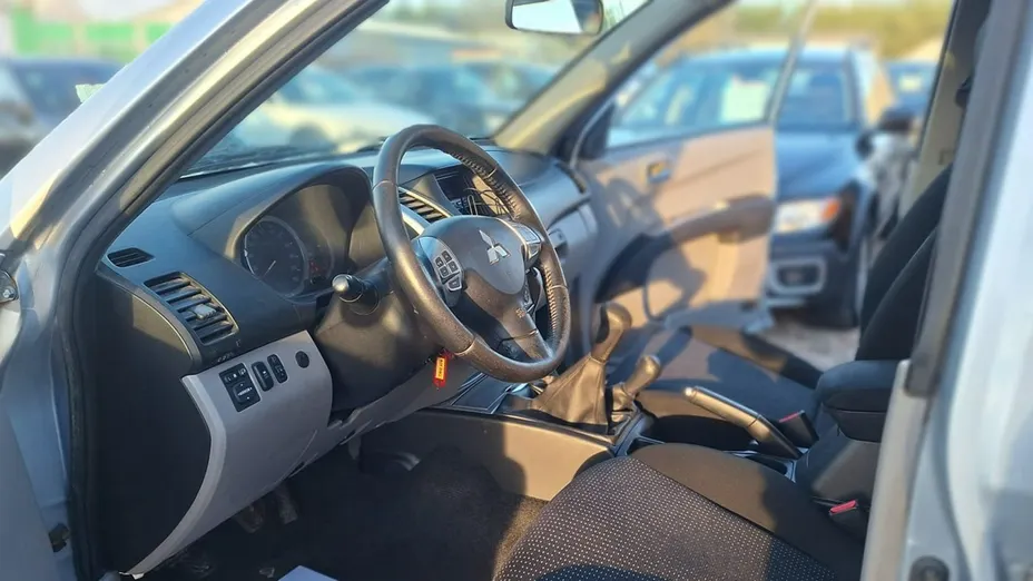 MITSUBISHI L 200 -