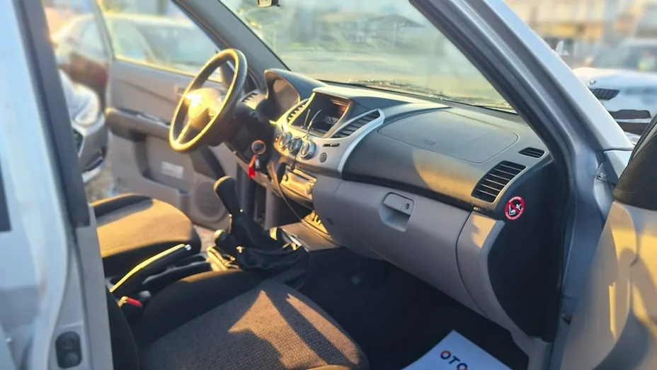 MITSUBISHI L 200 -