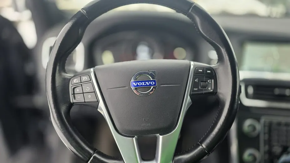 VOLVO V60 -
