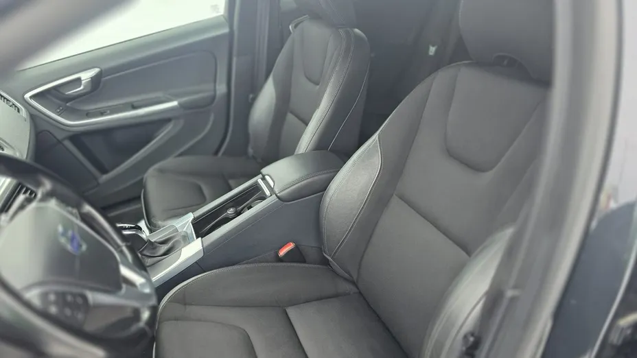 VOLVO V60 -