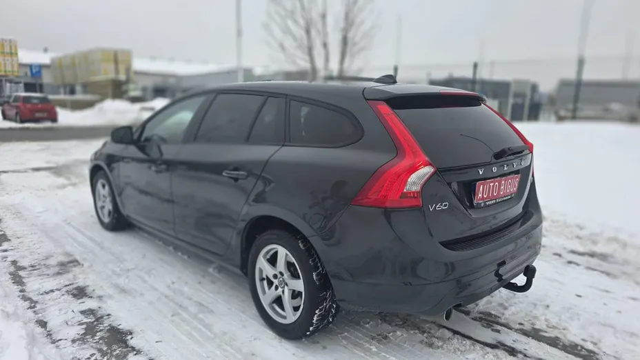 VOLVO V60 -