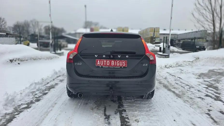 VOLVO V60 -