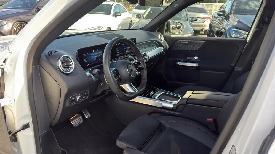 MERCEDES-BENZ GLB GLB 200 AMG Line 7G-DCT