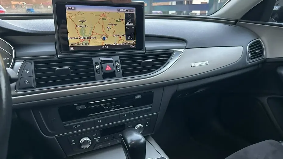 AUDI A6 -