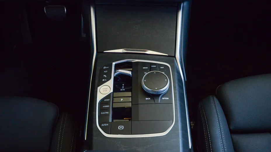 BMW Seria 3 330e xDrive M Sport sport-aut