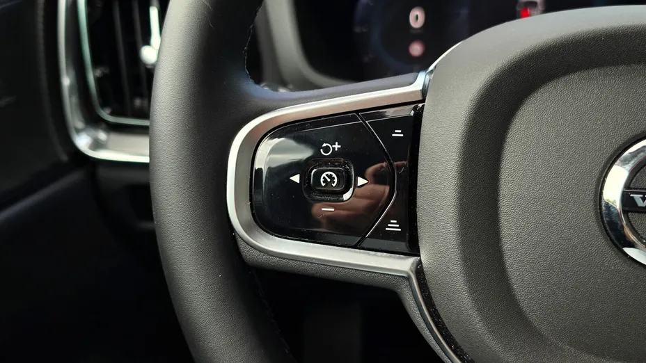 VOLVO V60 V60 T6 AWD Plug-In Hybrid Plus Dark aut