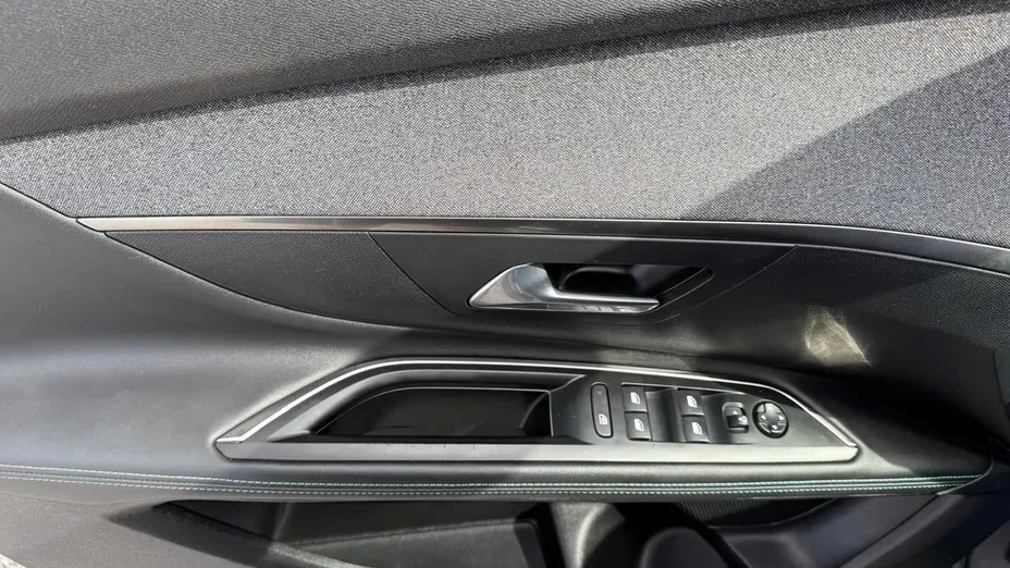 PEUGEOT 5008 -