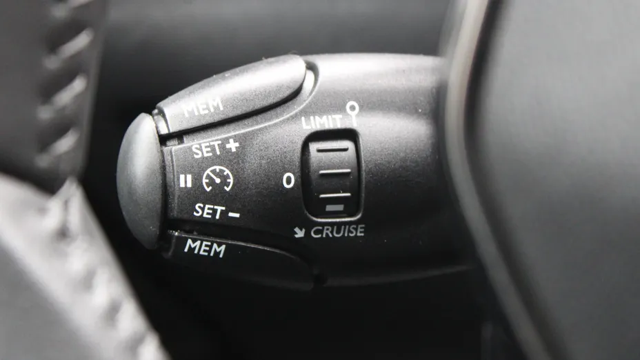 PEUGEOT 2008 2008 1.2 PureTech Allure S&S EAT8