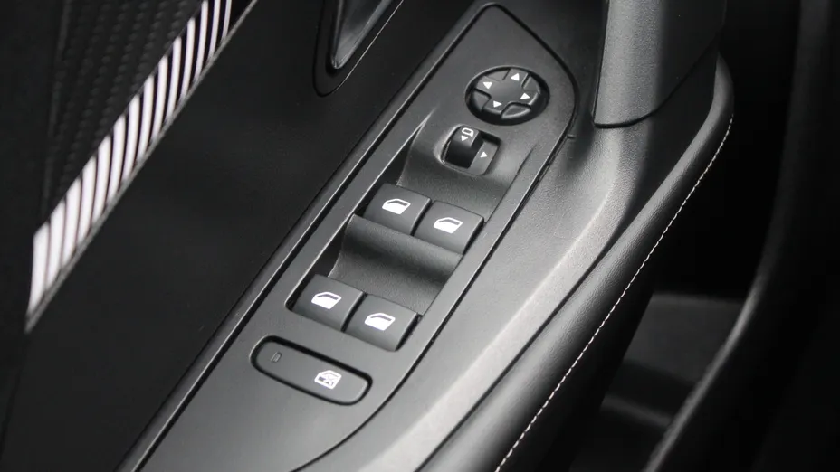 PEUGEOT 2008 2008 1.2 PureTech Allure S&S EAT8