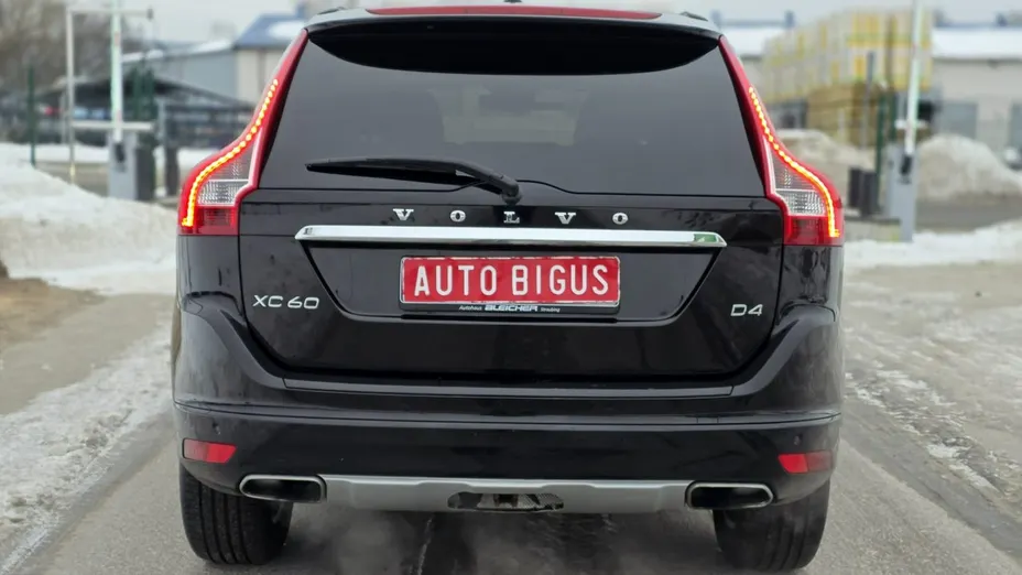 VOLVO XC60 -
