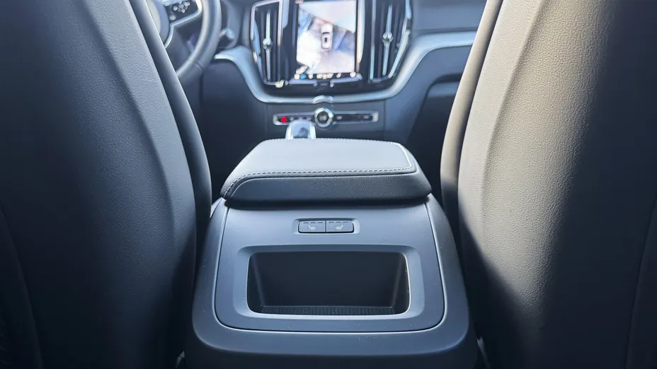 VOLVO XC60 XC60 T8 Plug-In Hybrid AWD Ultra Dark aut