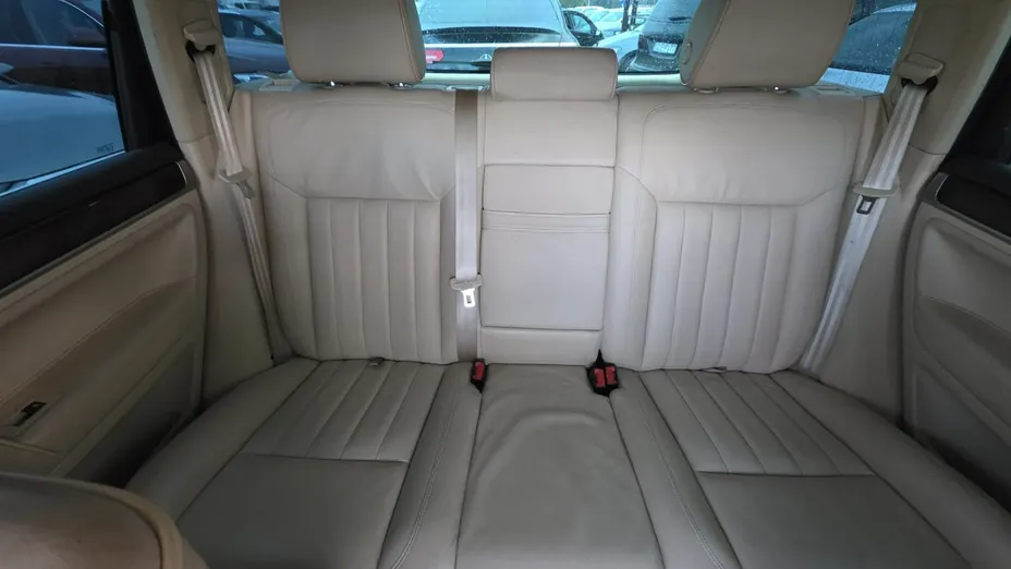 VOLKSWAGEN Touareg -