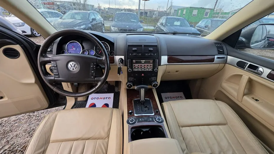 VOLKSWAGEN Touareg -