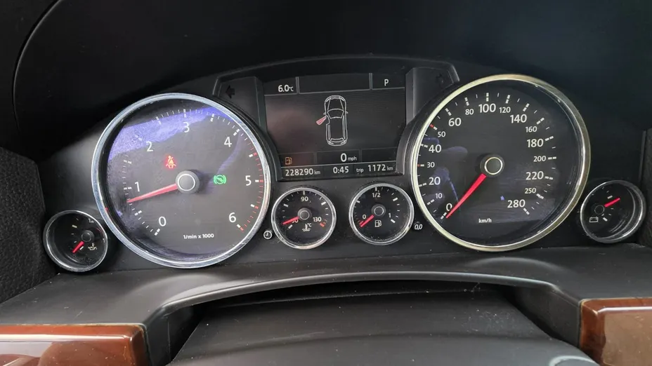 VOLKSWAGEN Touareg -