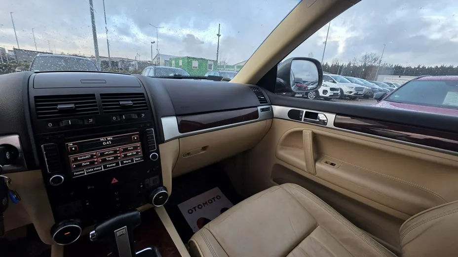 VOLKSWAGEN Touareg -