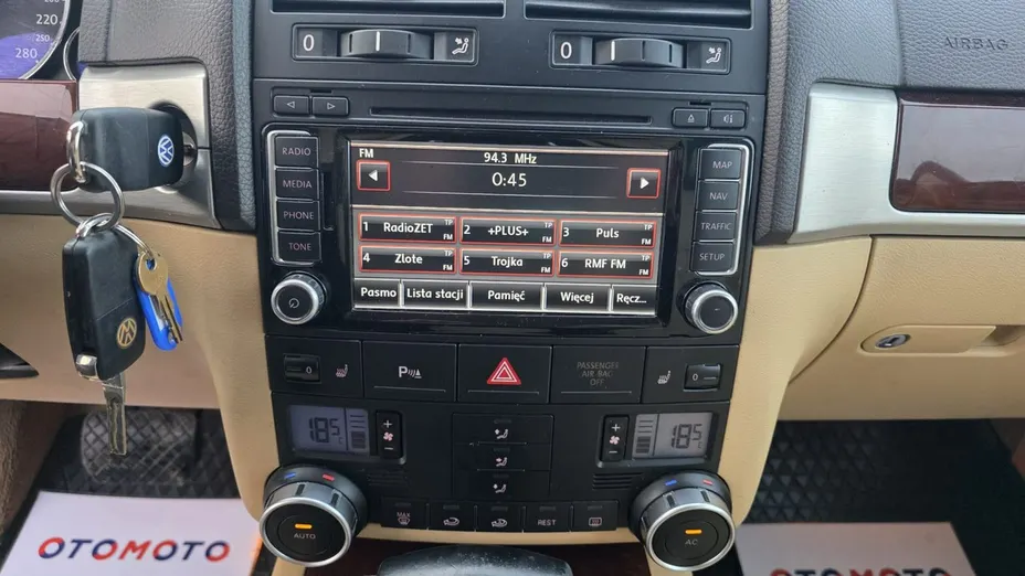 VOLKSWAGEN Touareg -