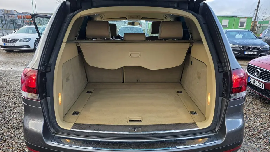 VOLKSWAGEN Touareg -