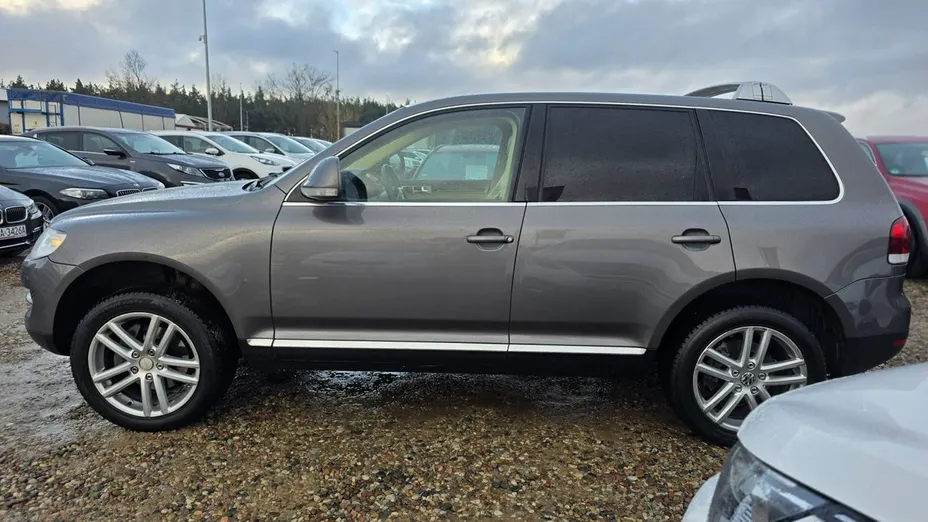 VOLKSWAGEN Touareg -