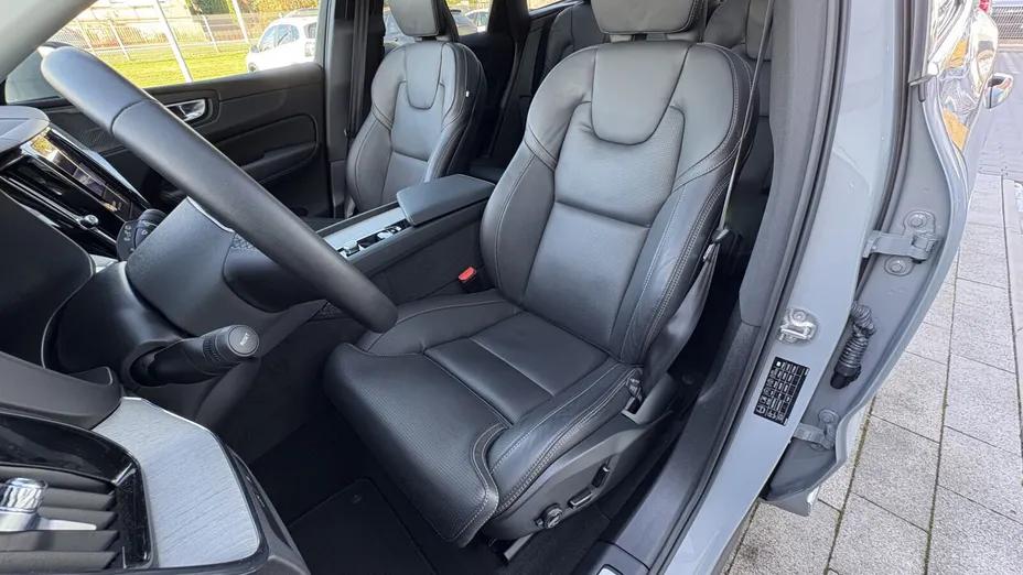 VOLVO XC60 XC60 T6 Plug-In Hybrid AWD Ultra Bright aut