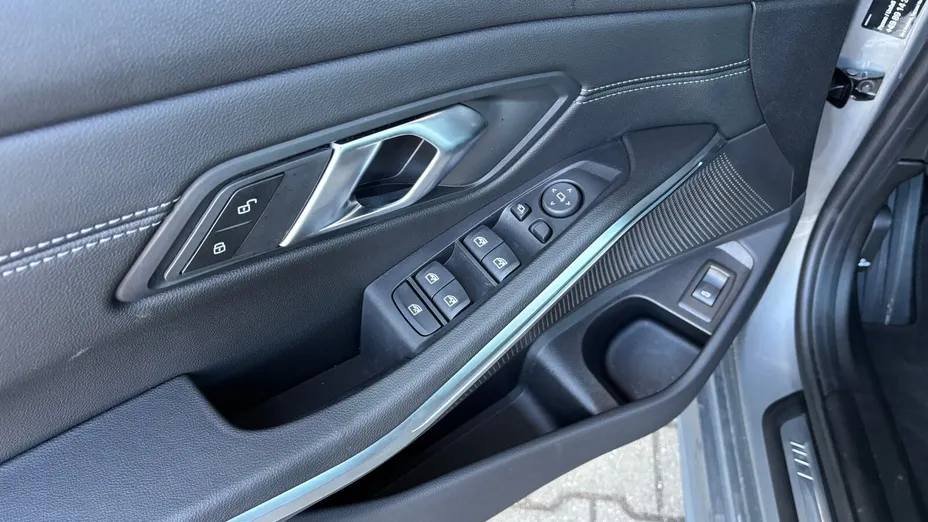 BMW Seria 3 330i xDrive M Sport sport-aut