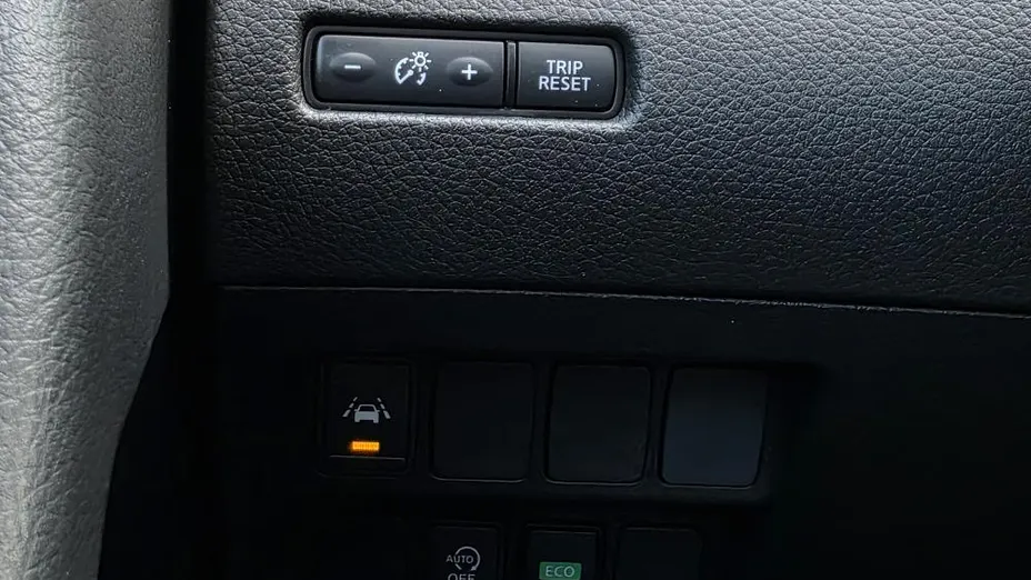 NISSAN Qashqai Qashqai 1.3 DIG-T N-Connecta DCT