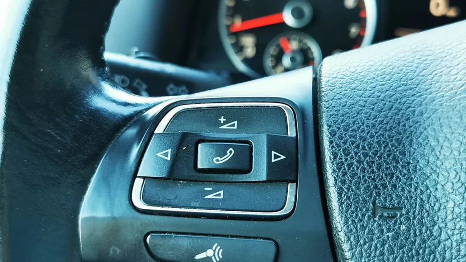 VOLKSWAGEN Tiguan -