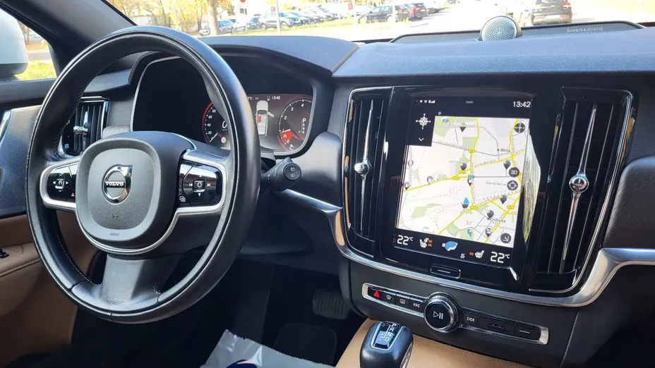 VOLVO V90 -